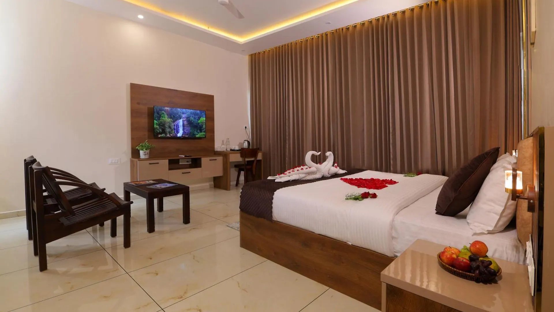 Otel Evaara Resorts Anachal
