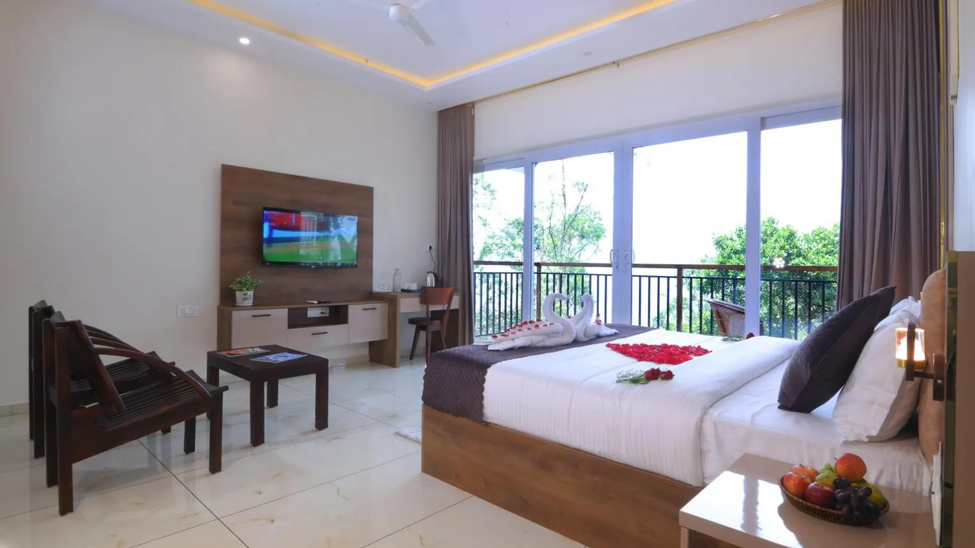 Evaara Resorts Anachal Otel