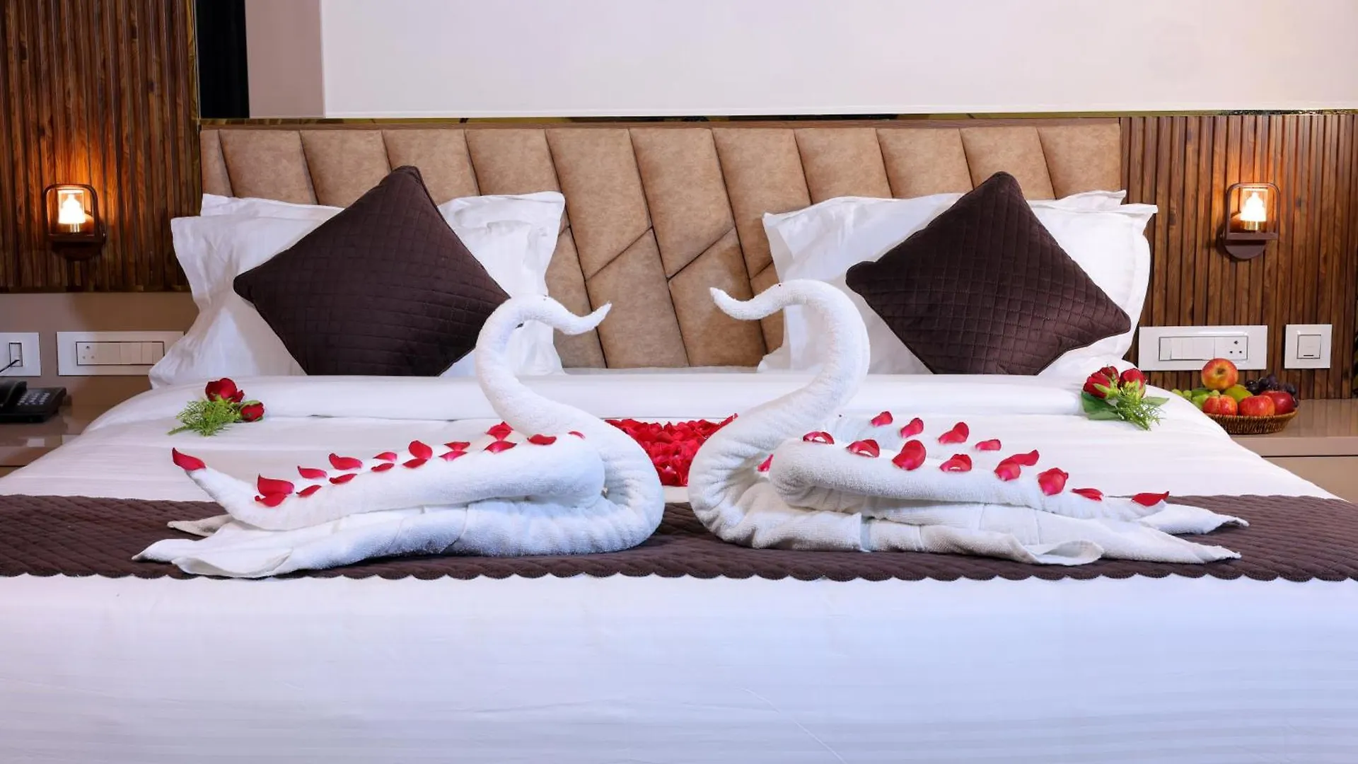 Evaara Resorts Anachal Otel